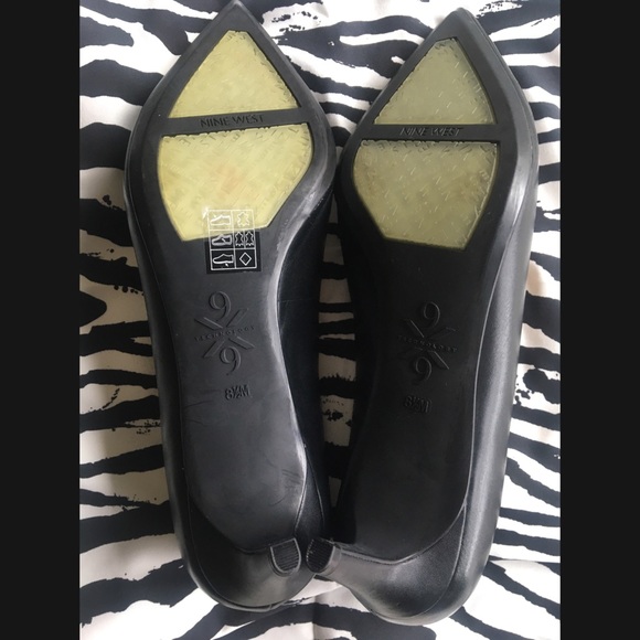 Black leather Nine West heels. - Picture 4 of 6